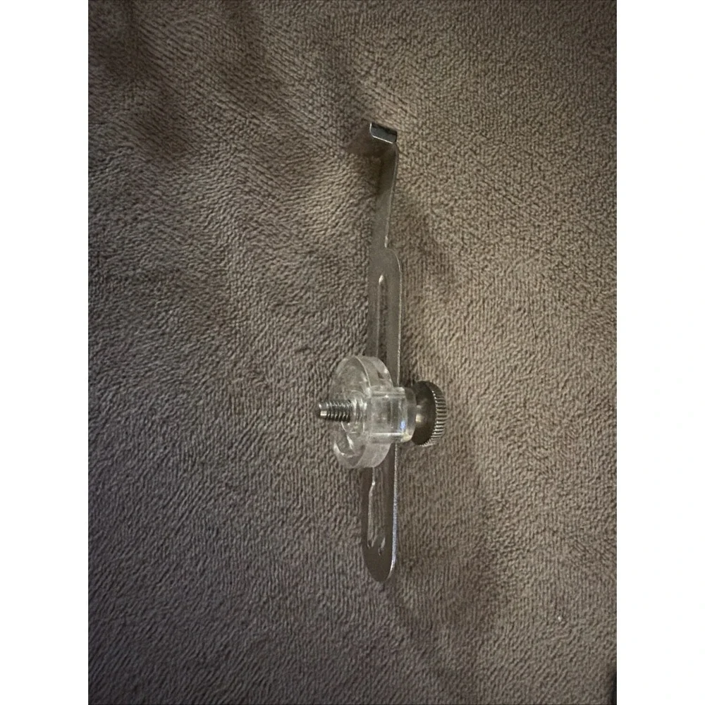 Singer Sewing Machine Featherweight Seam Guide Attachment #161172 15/66/201/221